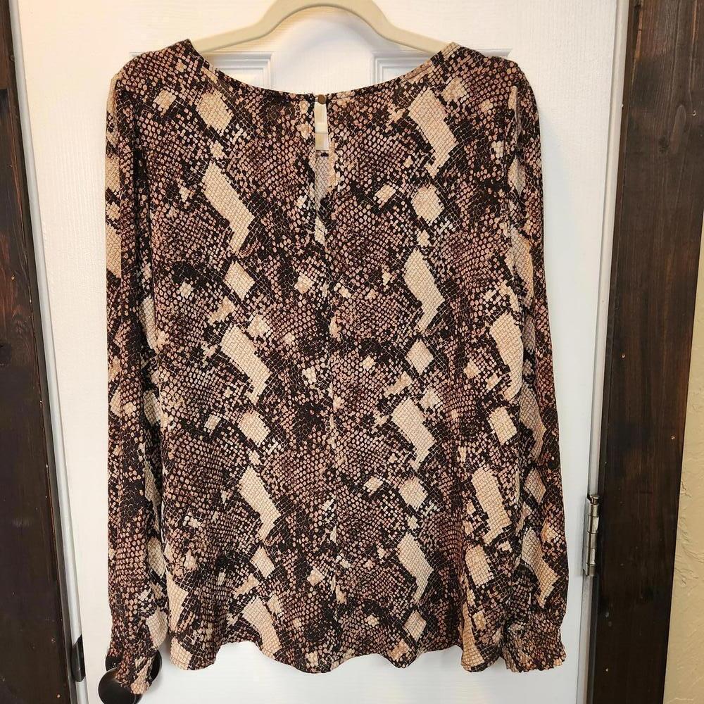 Peace & Pearls Women's Snakeskin Print Blouse - Size Medium - Picture 5 of 9